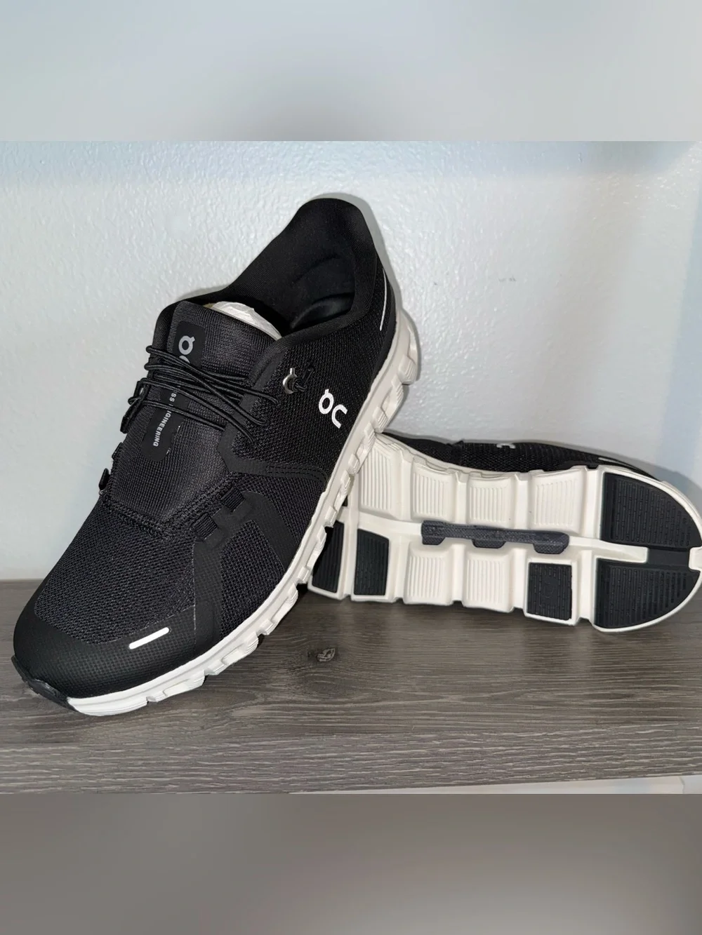 On Cloud 6 Running Men's Black White Athletic Running Shoes 8.5M NIB 10070299